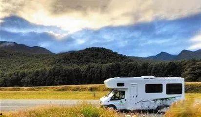 国产房车旅行自驾游视频