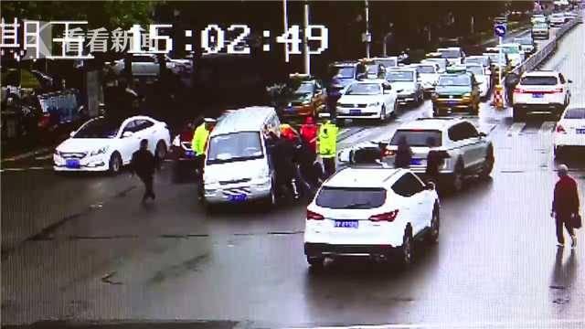 国产面包车堵车视频,视频揭示交通现状