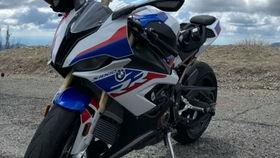 国产宝马rr视频,惊艳亮相，国产豪华新篇章