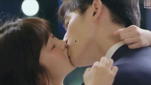 醉酒吻戏片段国产剧视频,国产剧中的激情火花